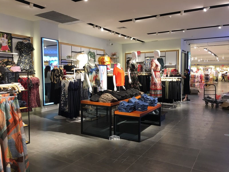 服裝百貨店老年區設計